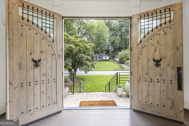 Building Photo - 1742 Helen Dr NE