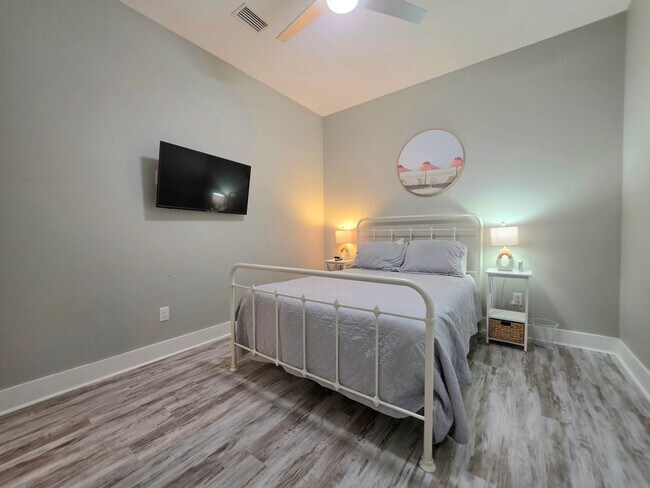 Building Photo - 8088 Carmel Cir
