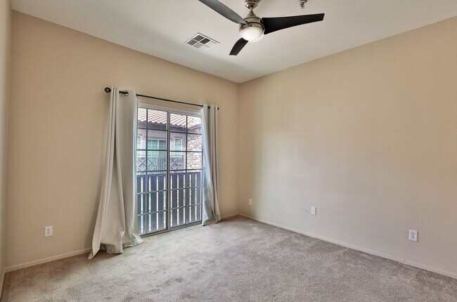 Building Photo - 3 bed/2.5 bath Condo in Gilbert’s Lofts in...