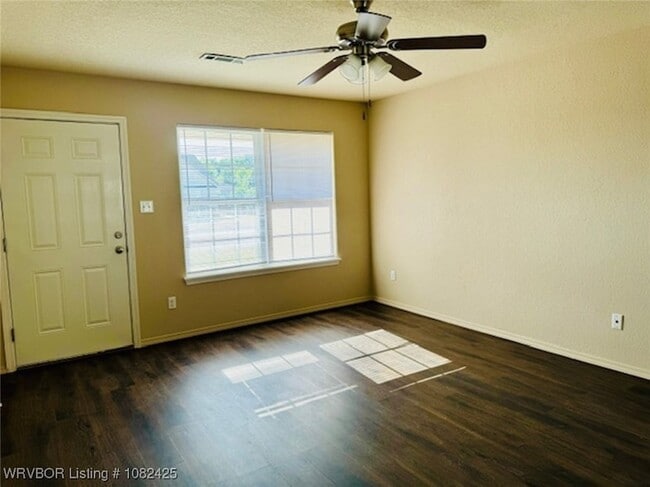 Building Photo - 6601 Huntington Ct