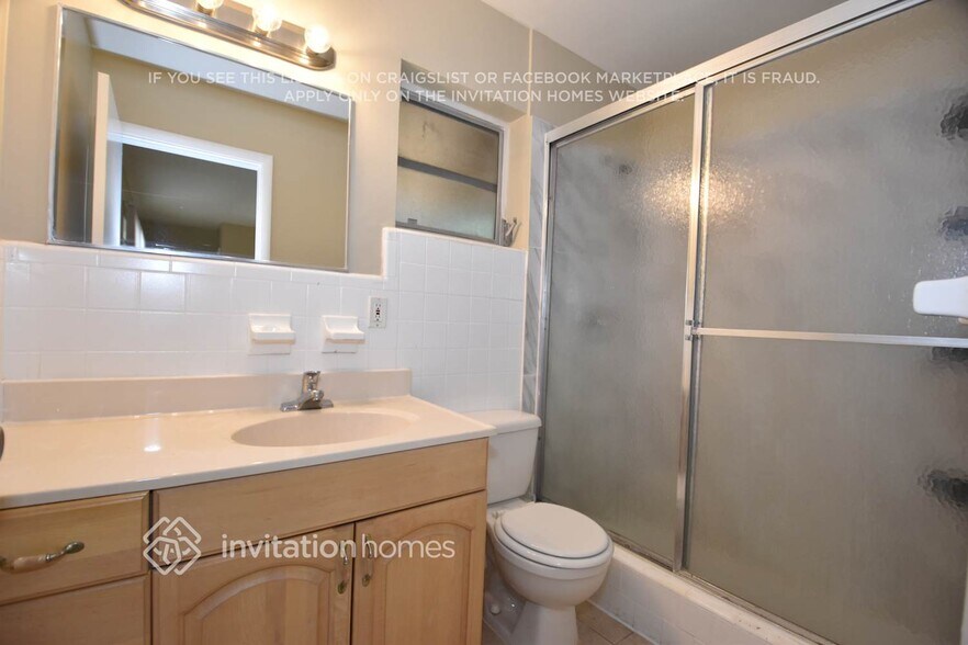 Building Photo - 1307 N 46th Ave