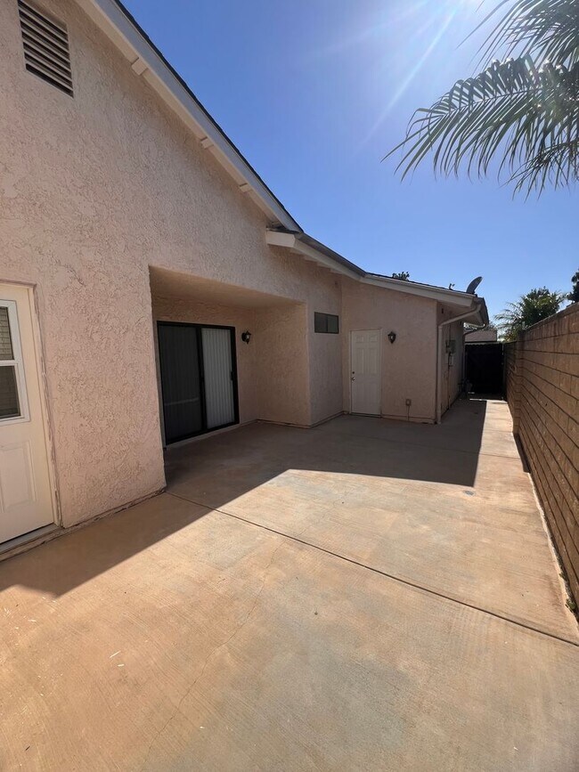 Building Photo - Camarillo - Single story, four bedroom, two bathroom home