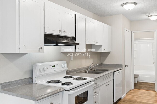 Building Photo - 706 NE 99th Ave
