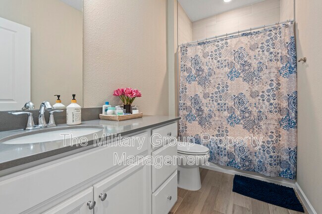 Building Photo - 383 St Vincent Dr