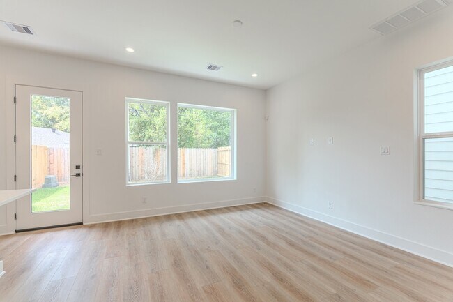 Building Photo - 7707 Inwood Grv Ln