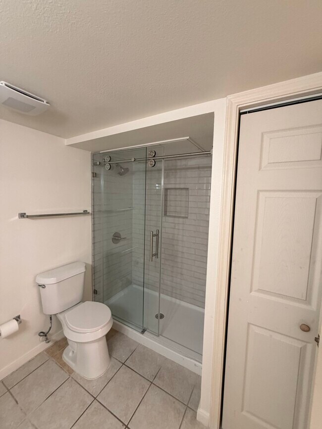 Building Photo - 3231 Allen Pkwy