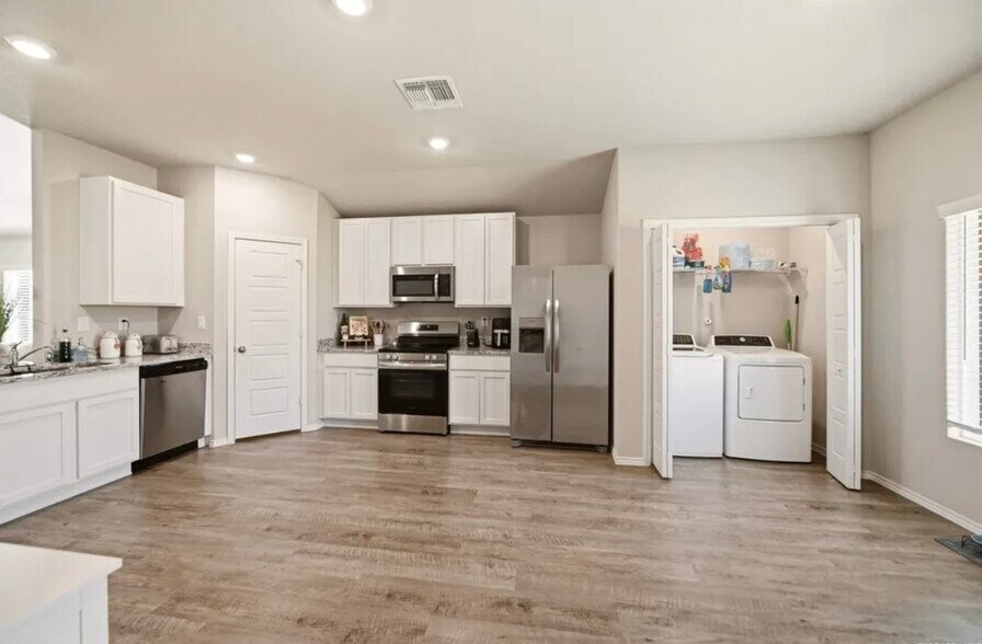 Building Photo - 5719 Coopers Xing