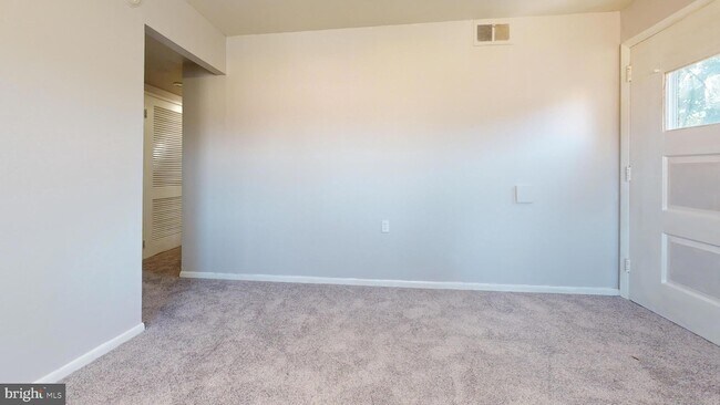 Building Photo - 10722 Gifford Ave