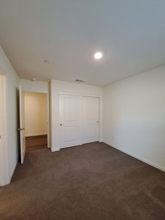 Building Photo - Beautiful 4 Bedroom Home in Madera, Ca!