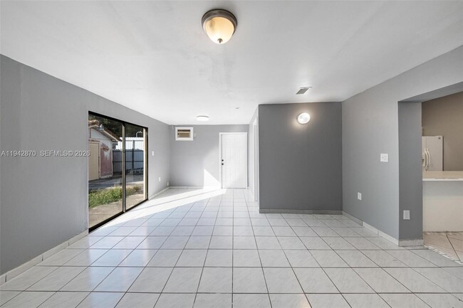 Building Photo - 2348 SW 138th Pl