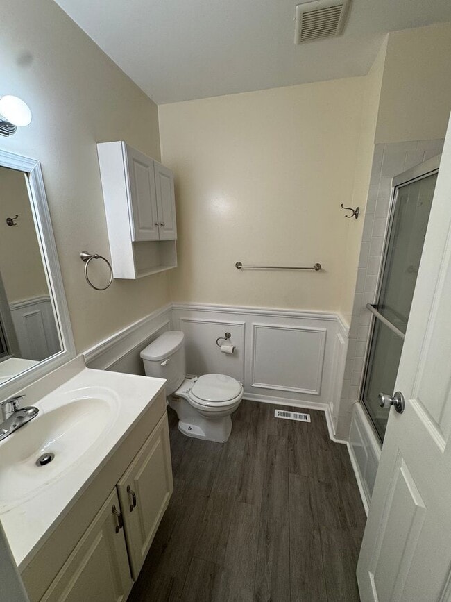 Building Photo - Modern 2 Bedroom, 2.5 Bathroom Townhome in...
