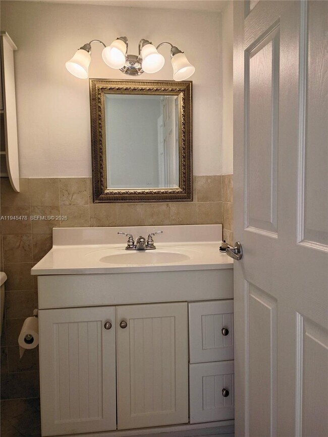 Building Photo - 1439 West Ave