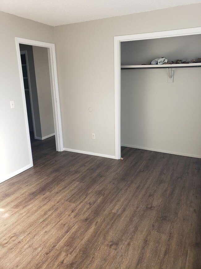 Building Photo - 406 West Ave