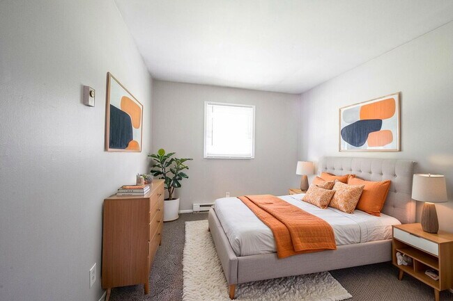 Building Photo - "Charming 2-Bedroom Retreat in New Palestine - 800 Sq Ft of Comfort!"