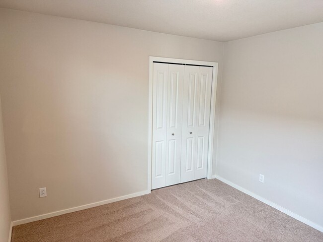 Building Photo - Newer 3 bedroom 2.5 bathroom house!