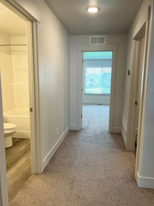 Building Photo - Beautiful 3 Bed, 2.5 Bath Townhome in Summerfield Subdivision | $1,995/month