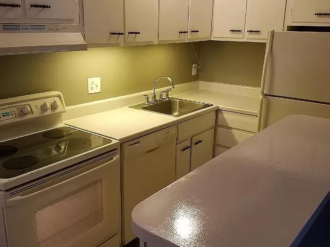 Building Photo - 2401 S Gaylord St