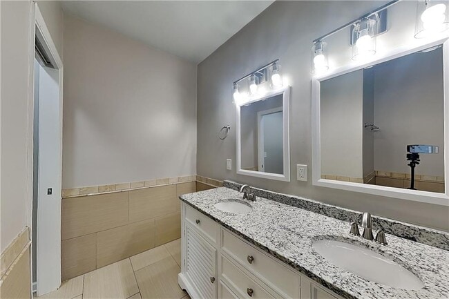 Building Photo - 811 Springdale Crossing