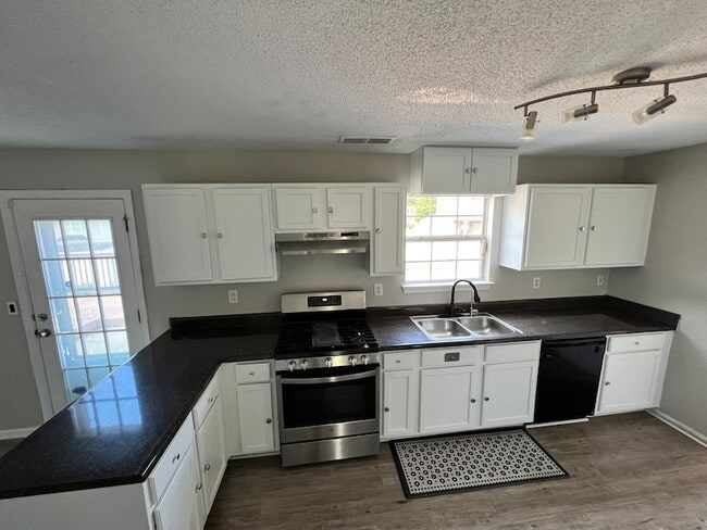 Building Photo - 448 Canoga Ct