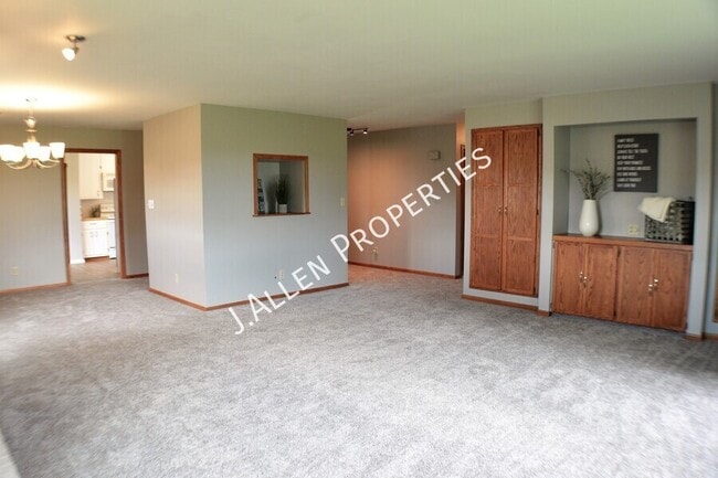 Building Photo - 2219 Sunset Ave