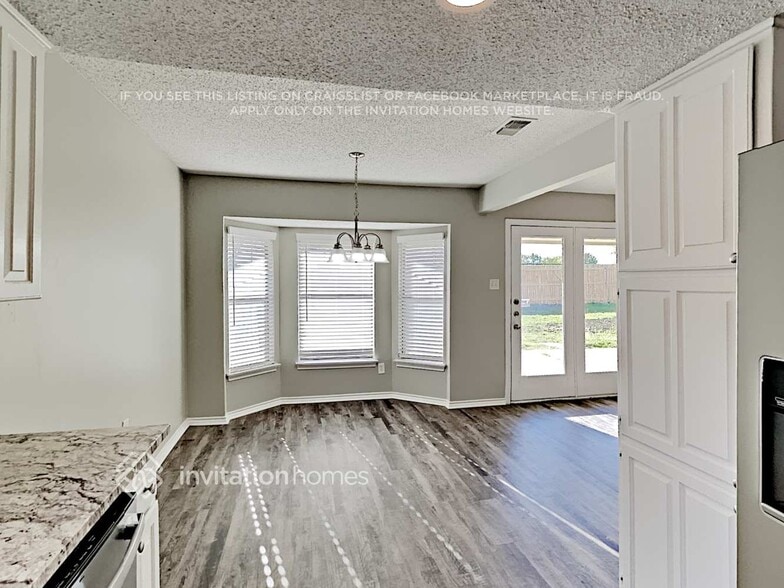 Building Photo - 4902 Green Hollow Dr