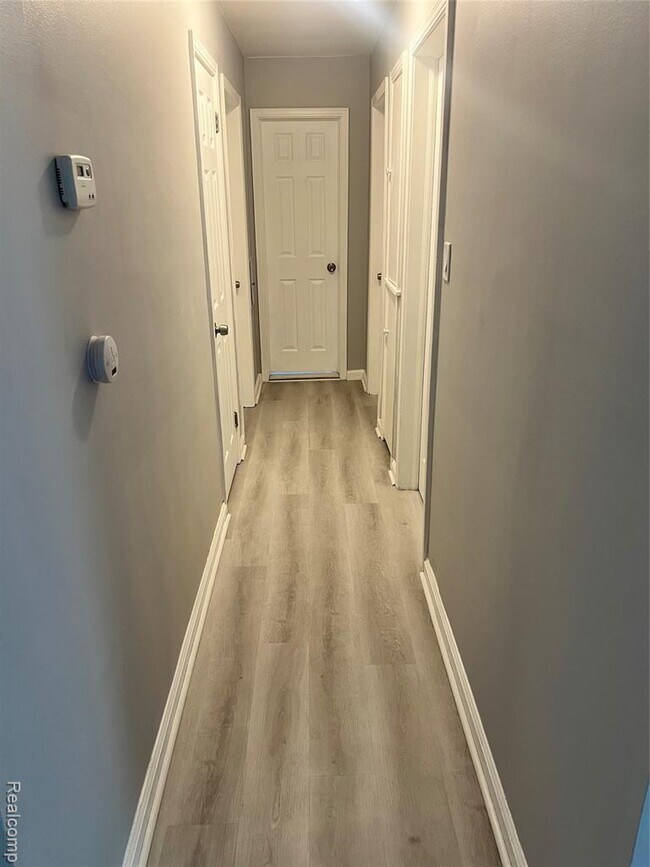 Building Photo - 18558 Woodland St