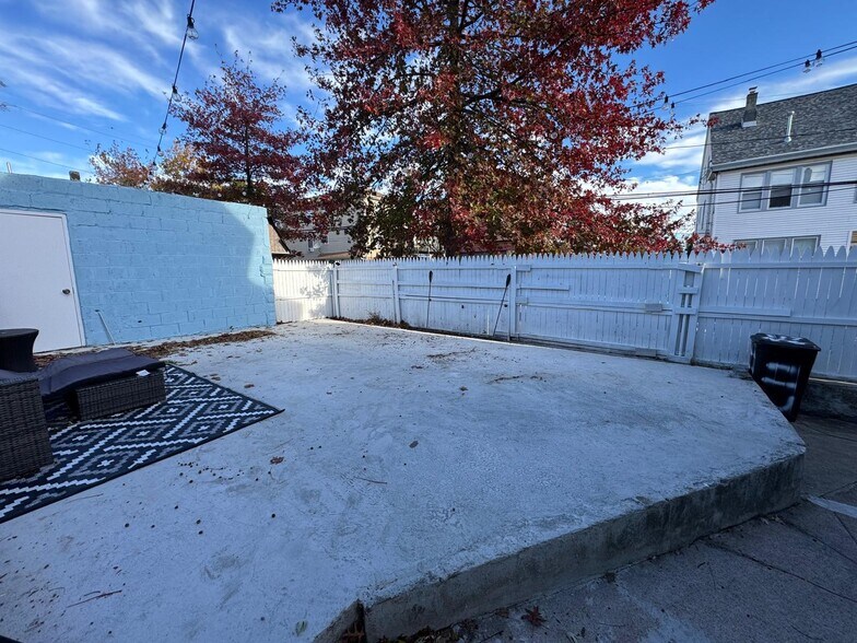 Building Photo - 117 N 6th St