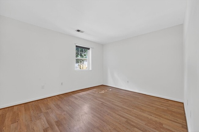 Building Photo - 1625 S Barton St