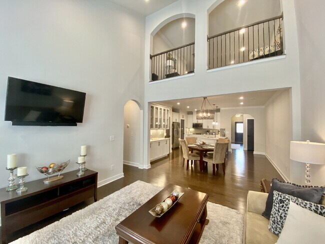 Building Photo - GORGEOUS TOWNHOME IN SOUTH PARK