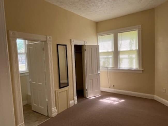 Building Photo - 1 Bedroom apartment