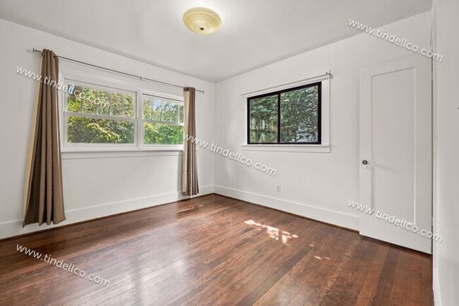 Building Photo - Modern Mediterranean 2 Bed/2 Bath with plenty of space - Pet Friendly!