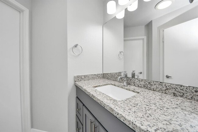 Building Photo - 12407 Meadow Ridge Dr