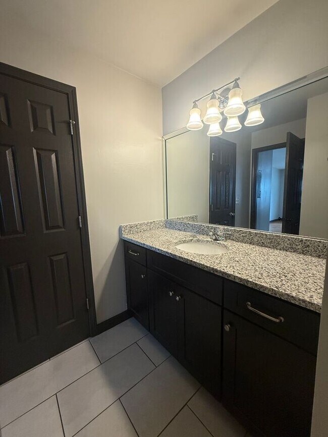 Building Photo - Remodeled Studio in Woodbine - $99 Deposit Special!