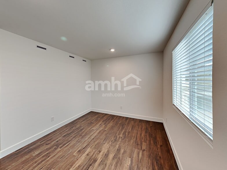 Building Photo - 8938 Tiger Tooth Ave