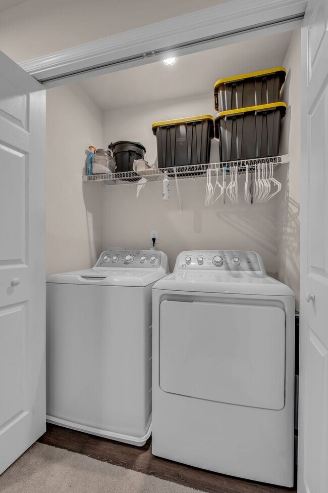 Building Photo - 3 BED 2.5 BATH TOWNHOME WALKING DISTANCE TO LEBANON SQUARE!