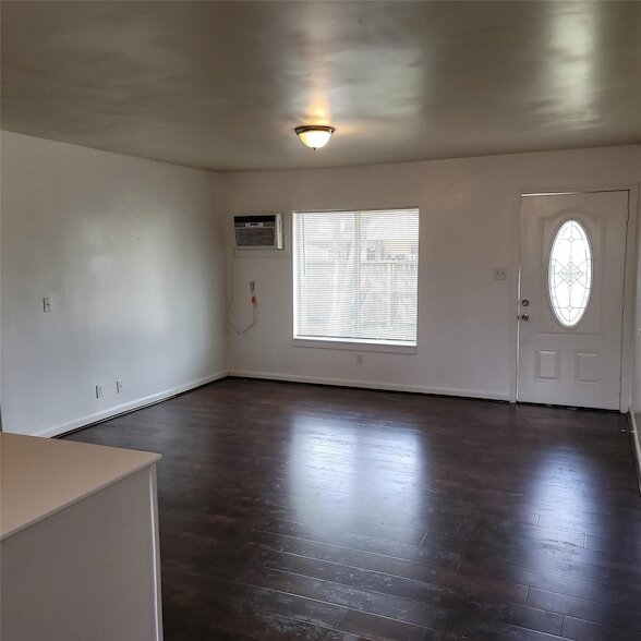 Building Photo - 5103 Willow Glen Dr