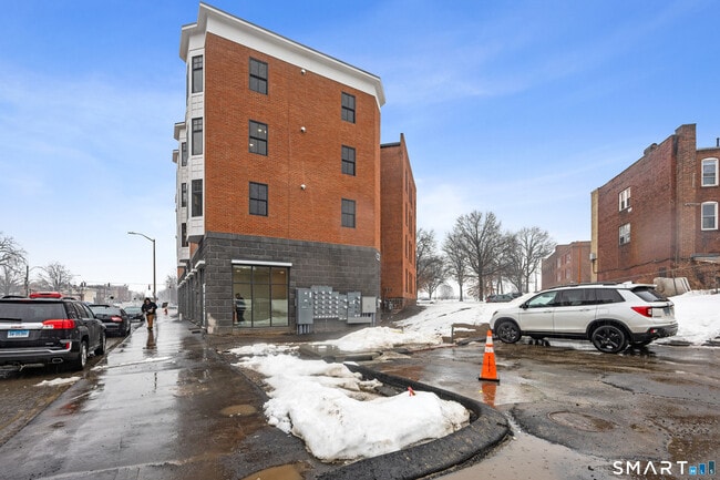 Building Photo - 1355 Main St