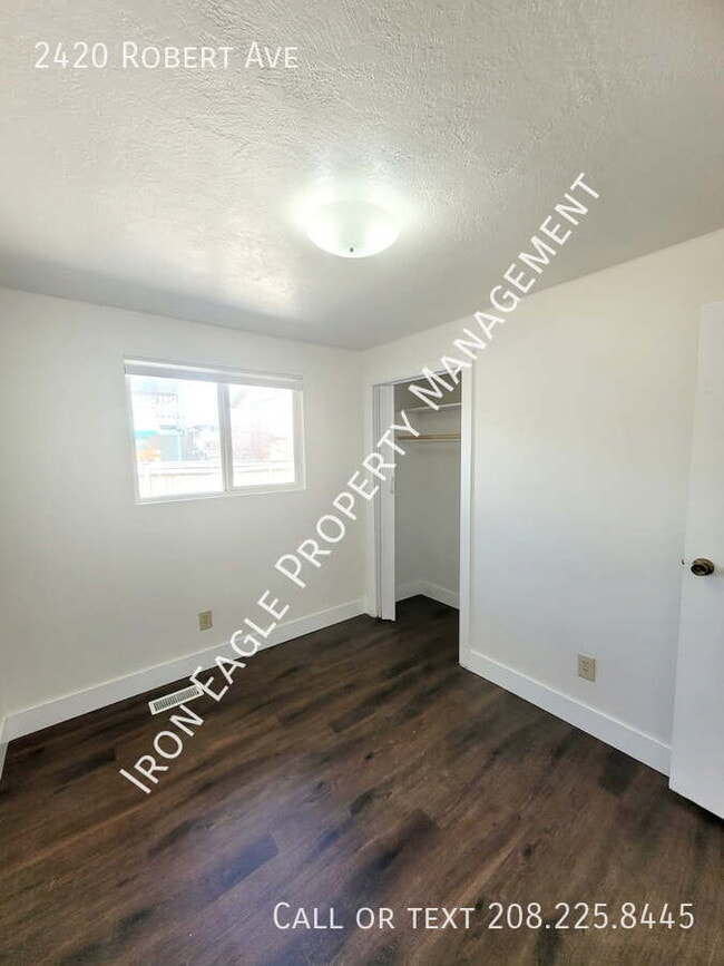 Building Photo - 2420 Robert Ave