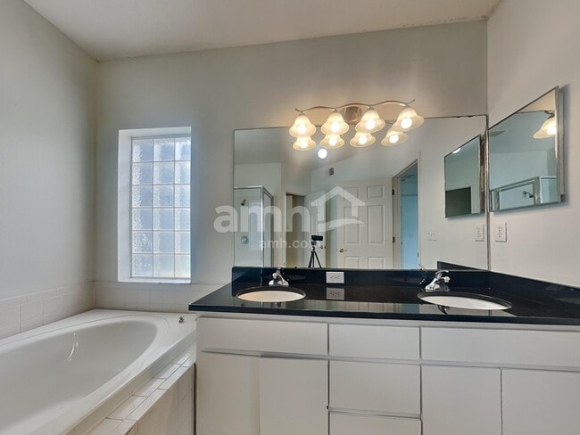 Building Photo - 4322 Brooke Dr