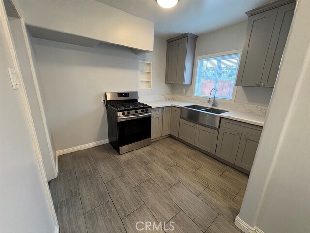 Building Photo - 552 W 22nd St