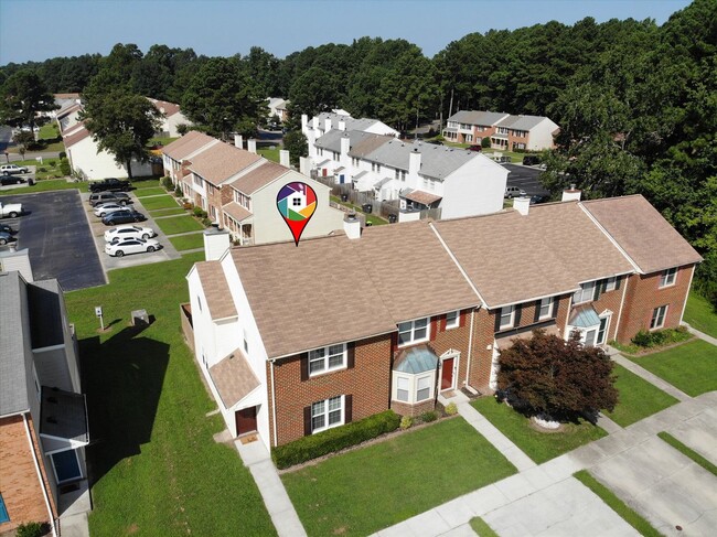Building Photo - Yorktown Living