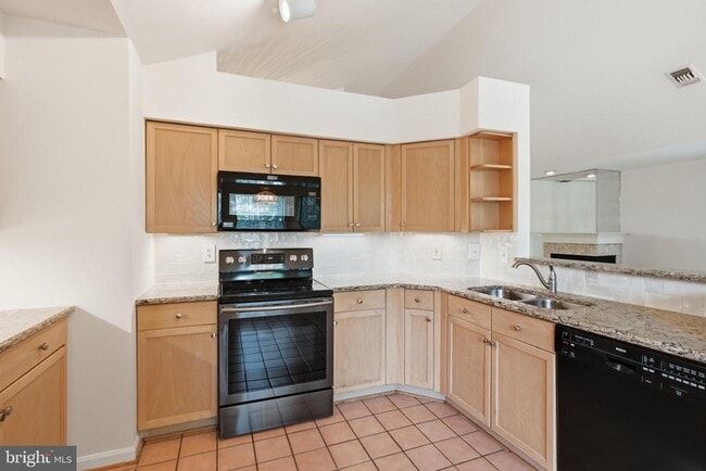 Building Photo - 5629 Willoughby Newton Dr