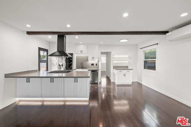 Building Photo - 841 Oxford Ave