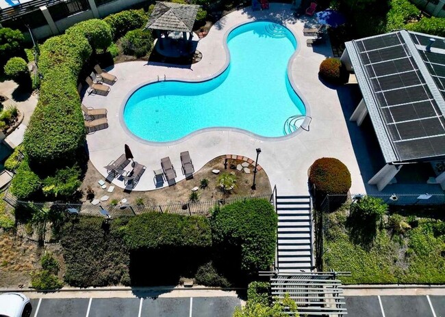 Building Photo - San Carlos - Fully Remodeled - Two Story Townhouse