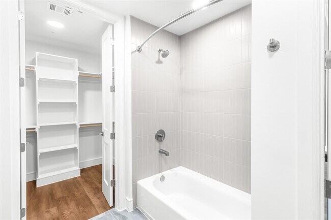 Building Photo - 2311 Westheimer Rd