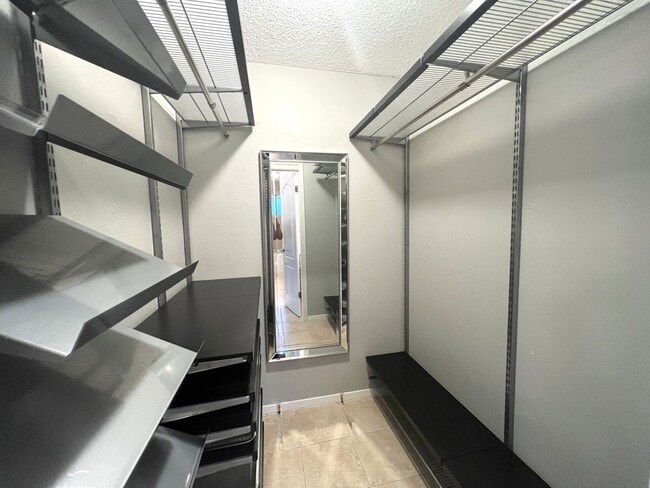 Building Photo - Charming single-story home with 4 bedrooms and 2 bathrooms for rent in neighborhood of Anderson M...