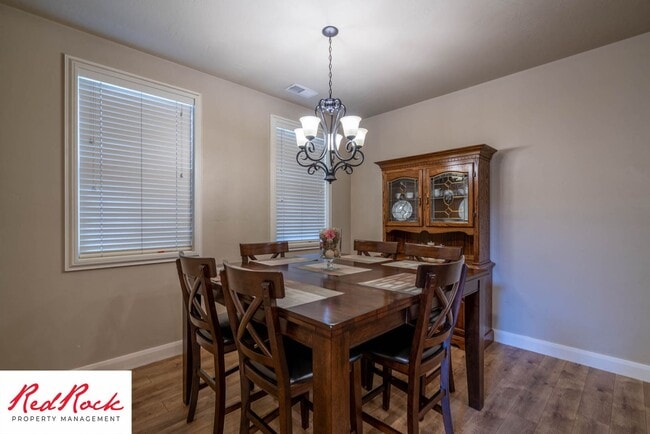 Building Photo - 3 Bedroom Furnished Home in Hidden Valley ...