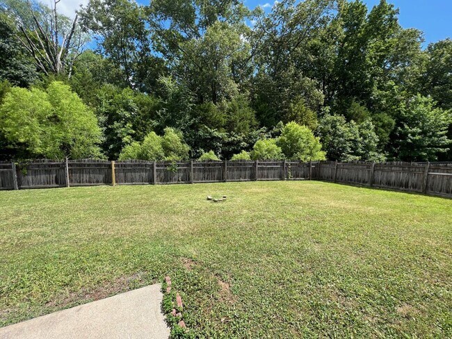Building Photo - 3 br, 2 bath House - 742 Eaglesham Dr.