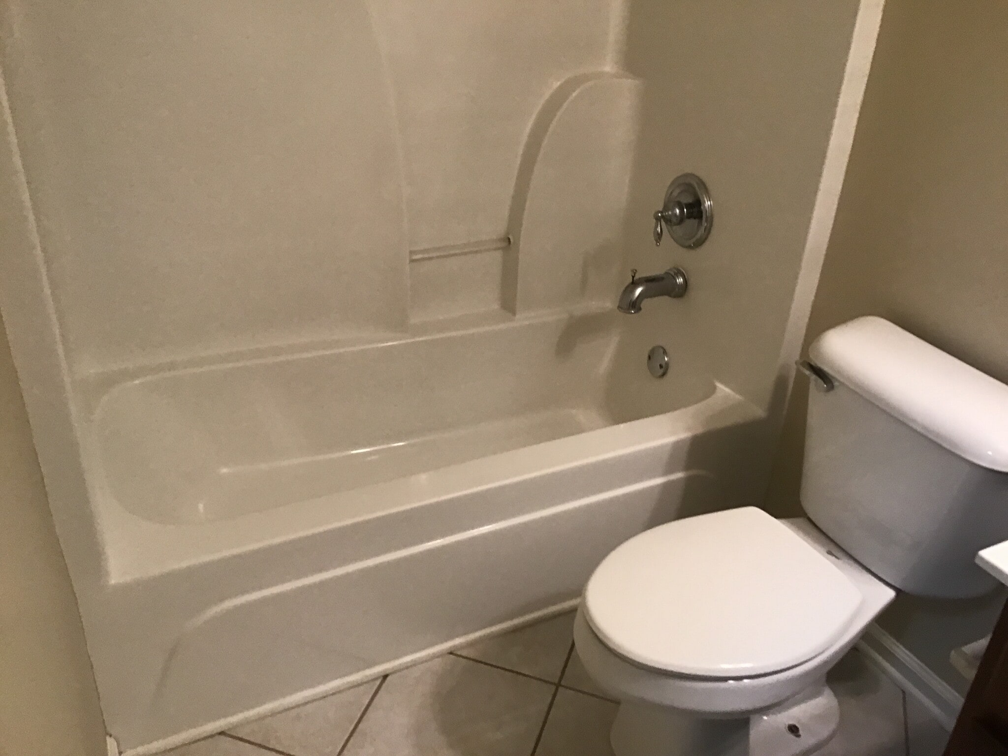 Building Photo - 195 Oakesdale Dr