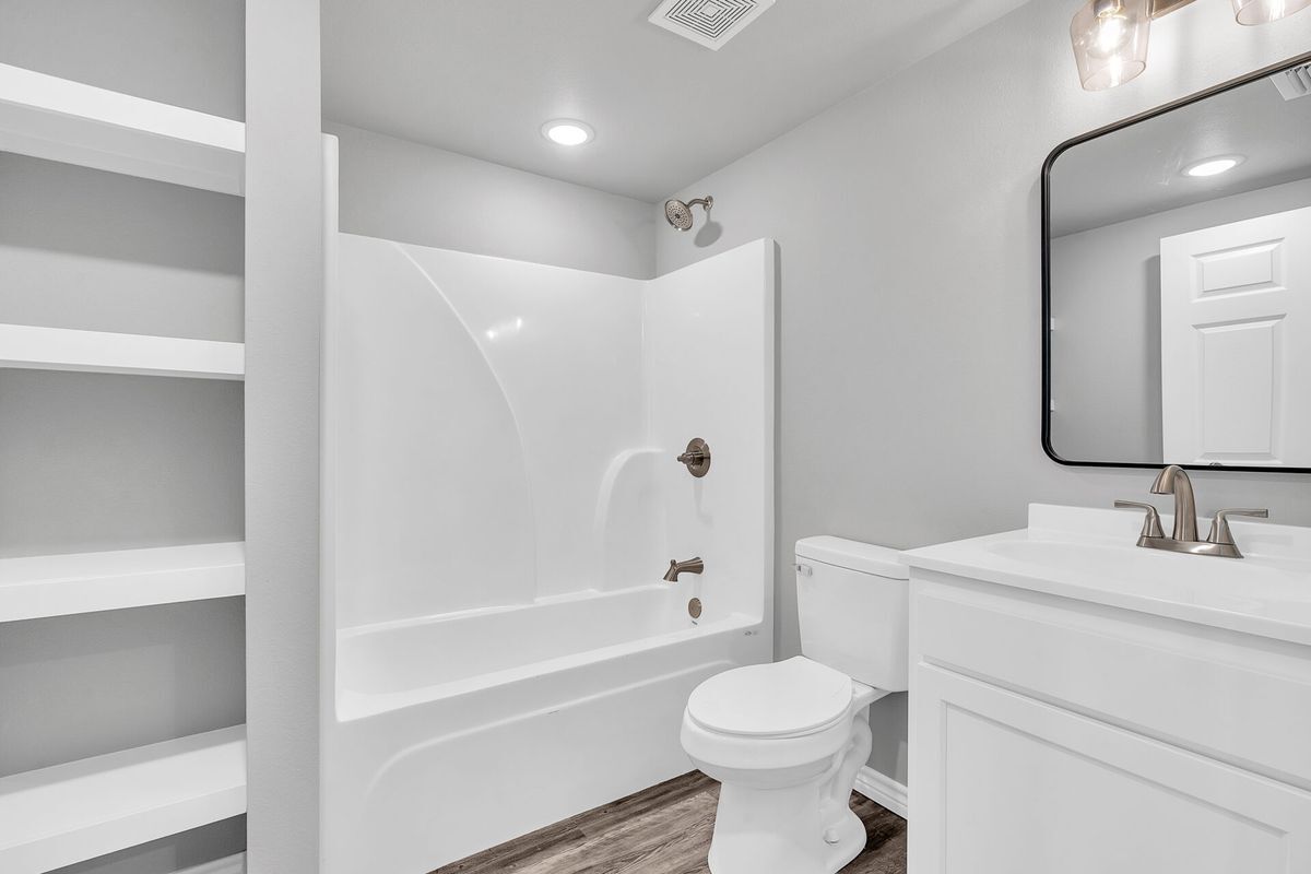 Building Photo - 518 Ranier Dr